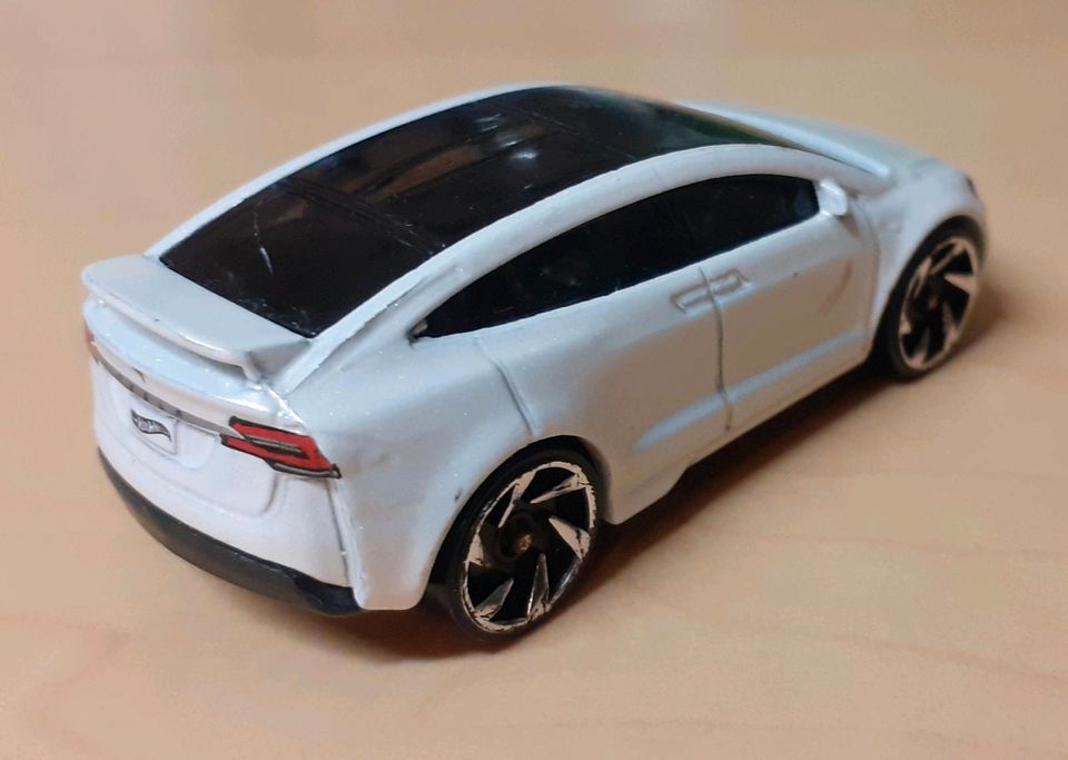 Hot Wheels 2x Tesla Model X, Spielzeugautos aus Sammlung in Langenenslingen