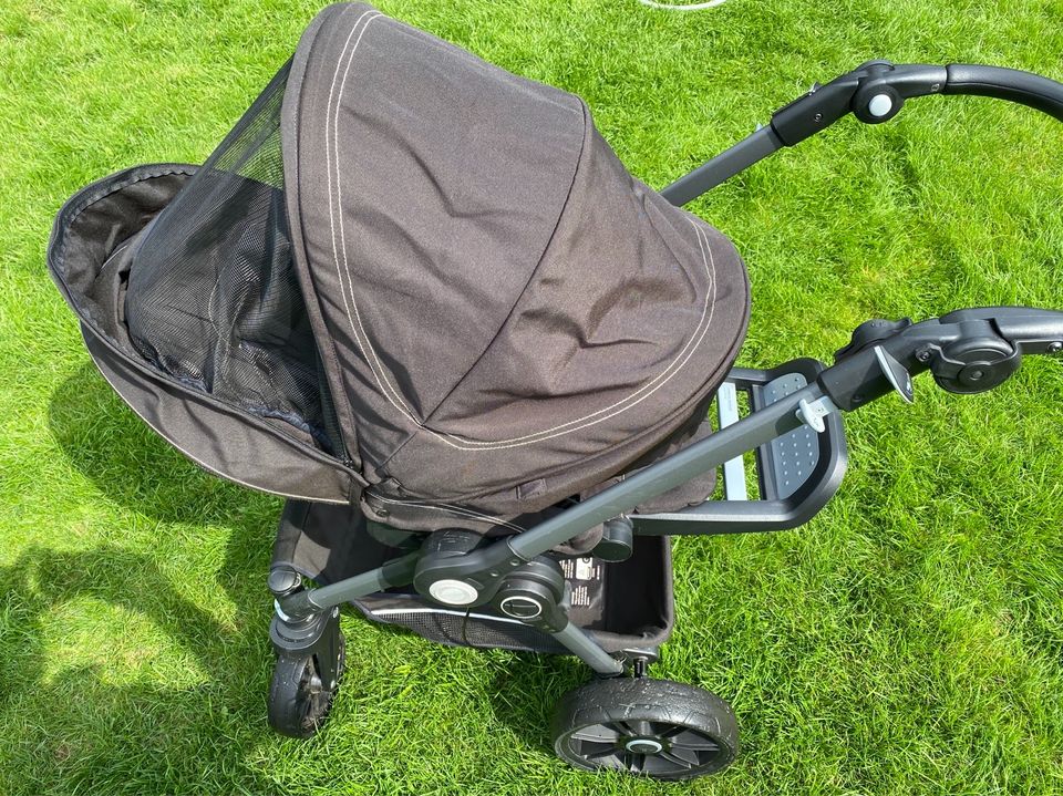 Teutonia Kinderwagen Babywagen Be You schwarz mit viel Zubehör in Bedburg