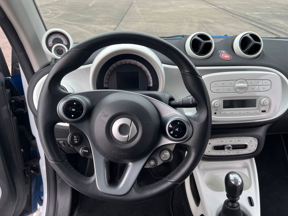 Smart Fortwo Coupe in Weiß/Blau – Aus 3.Hand, Top-Zustand mit TÜV in Aschaffenburg