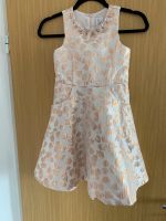 Max Studio Festliches Mädchen Kleid Gr. 122 Beige Gold Neu Nordrhein-Westfalen - Herzogenrath Vorschau