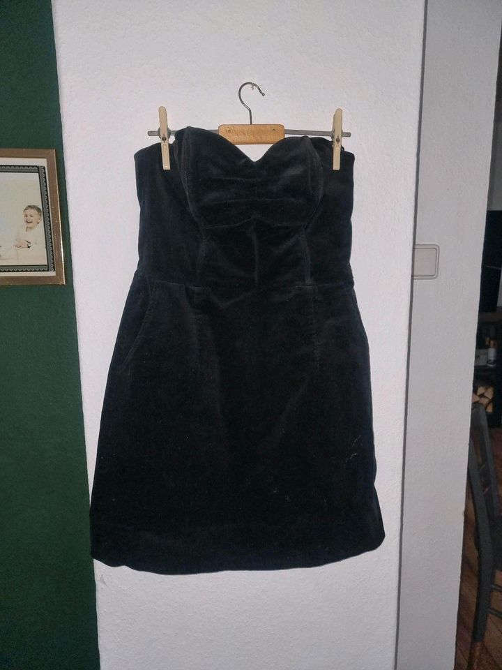 Kleid Gr. 40, Feinlkord, schwarz in Hattingen