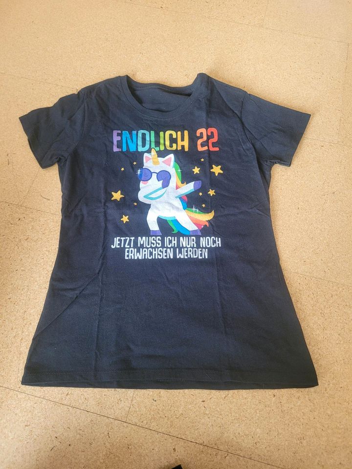 Einhorn T-Shirt 22 Geburtstag witzig (M) in Winnenden