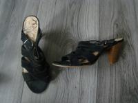Riemchen Pantoletten 39 Sandaletten Damen Sommer Schuhe Absatz Nordrhein-Westfalen - Menden Vorschau