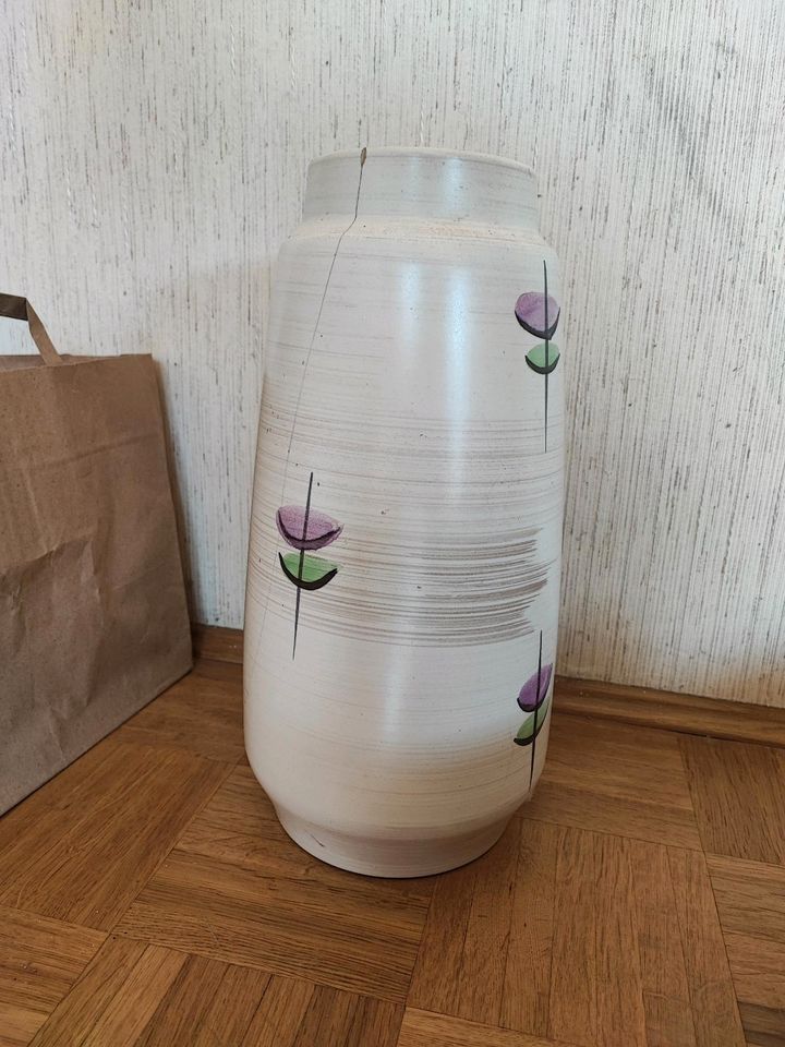 Schöne große Vase mit Rissen in Aalen