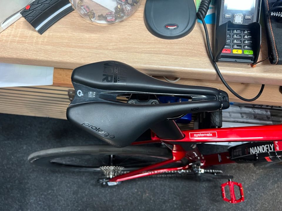 Cannondale SystemSix Carbon Ultegra Candy Red RH 56 // Aero-Race- in Berlin