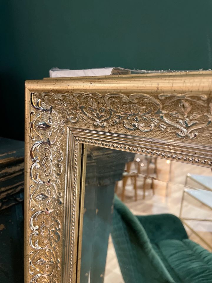 Spiegel mit floralem Muster 115x55cn antikgold in Wesel
