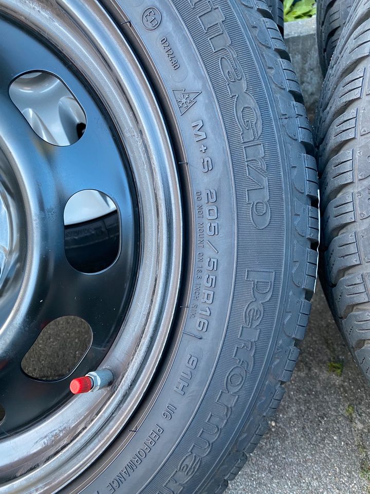 Winterreifen auf Stahlfelgen 205/55 R 16 in Berlin