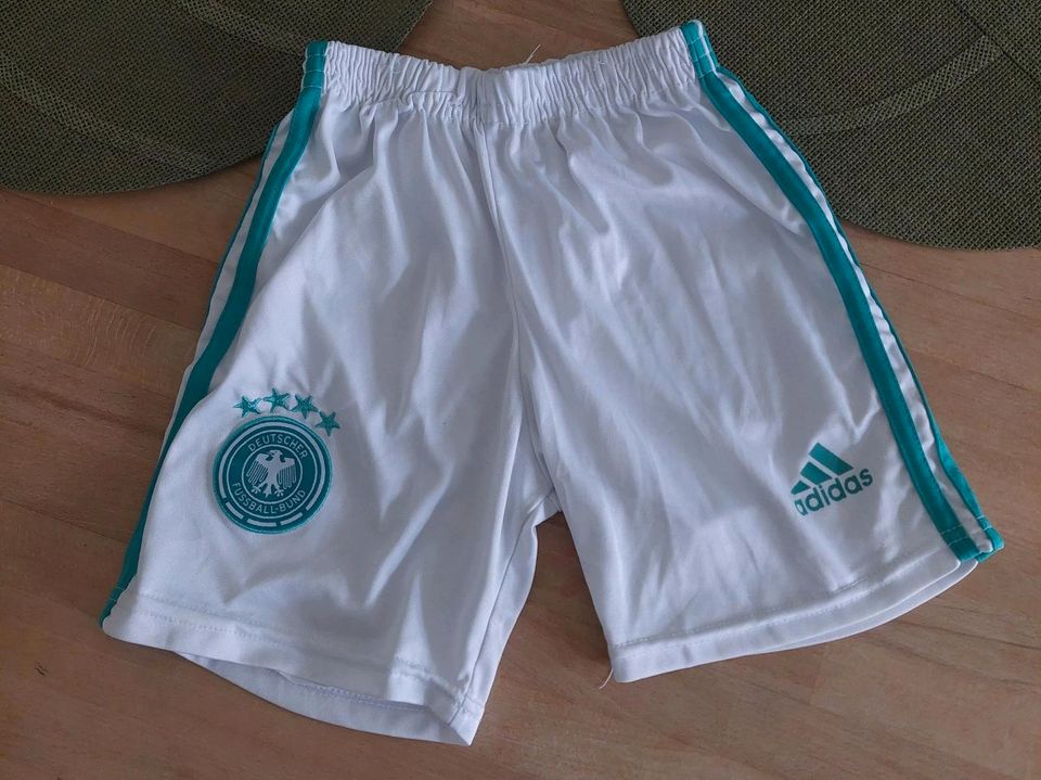 Sporthose Adidas Gr. 128 in Leipzig