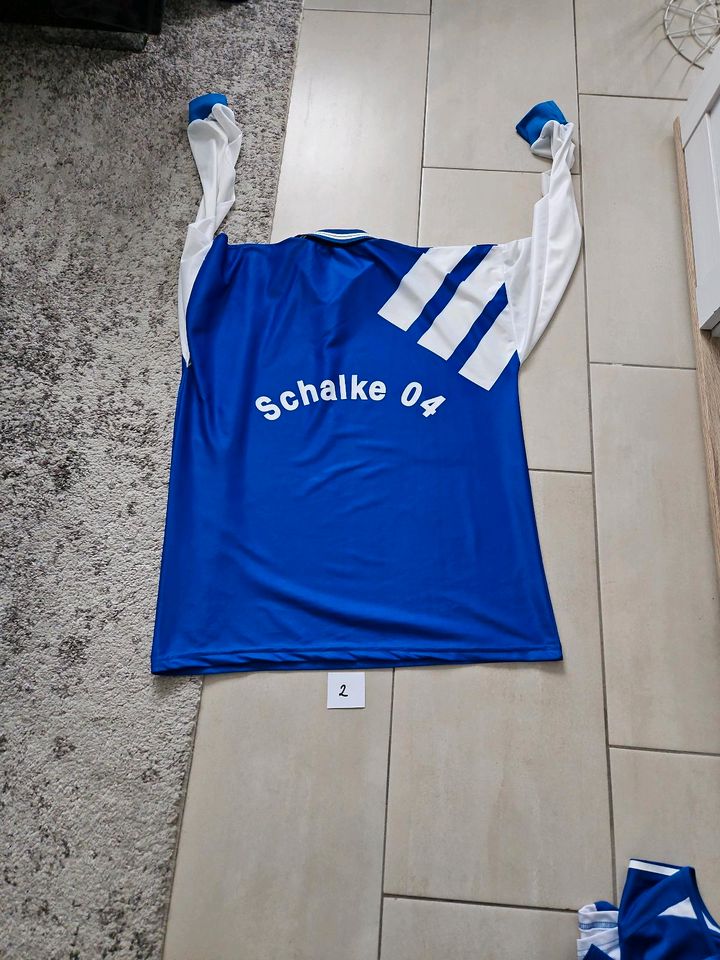 Konvolut Trikot's FC Schalke 04 + Jacke S04 in Neuss
