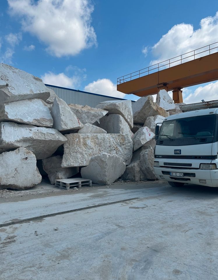 Naturstein Marmorfliesen Granitfliesen Terrassenplatten Travertin in Braunschweig