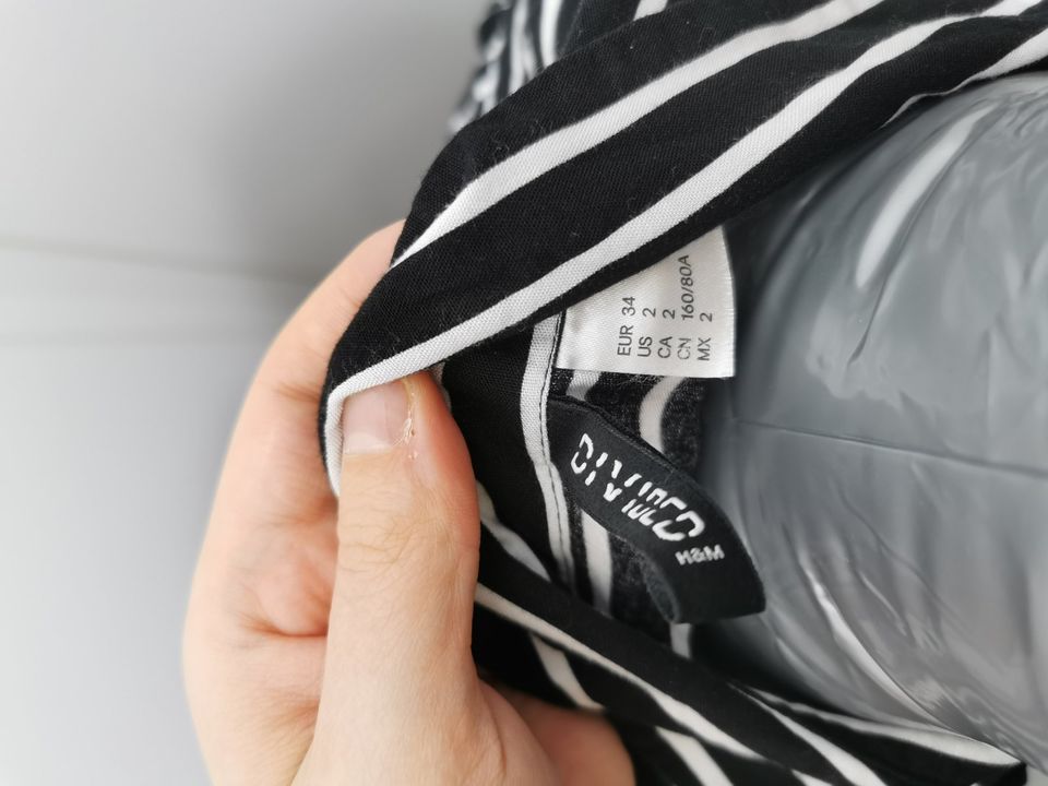 Bluse Hemd schwarz-weiß H&M divided S 36 Längsstreifen Knöpfe in Nümbrecht