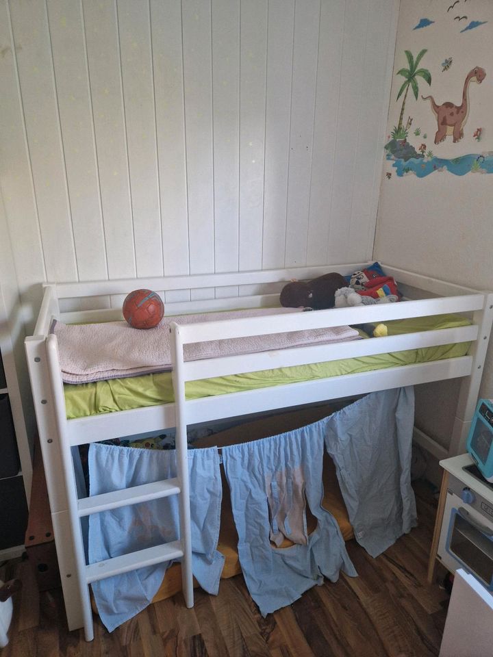 Halbhohes Kinderbett  160x70 cm in Verden