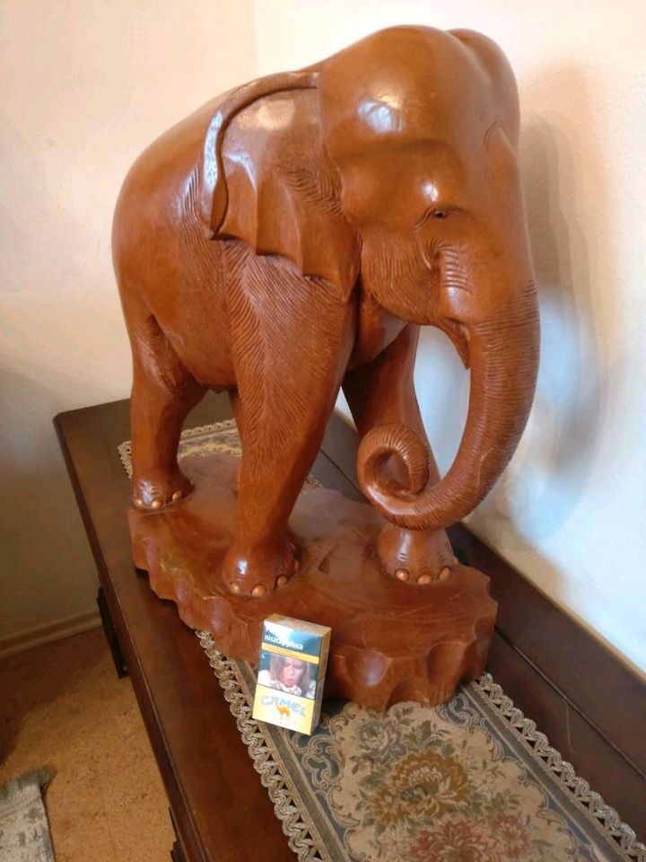 Elefant Holz Dekoration "Handarbeit aus Indien" alt aber TOP ! in Thanstein