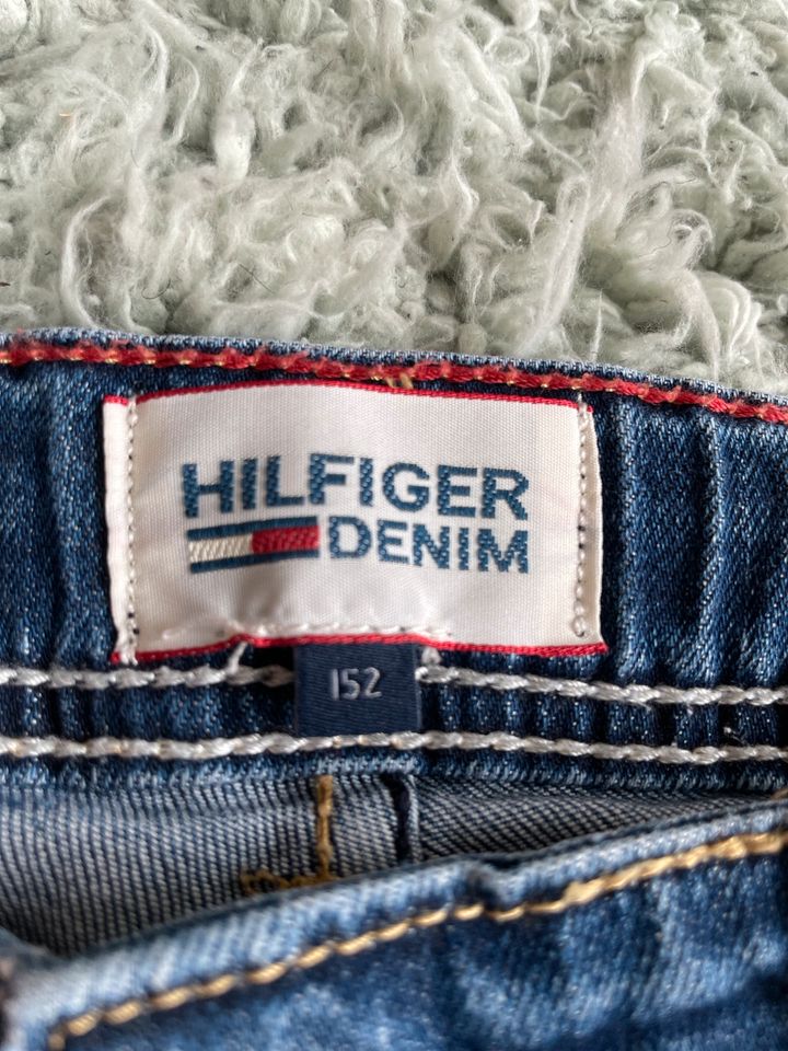 Tommy Hilfiger Jeanshose 152 in Bergneustadt