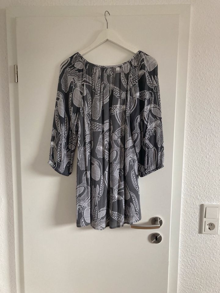 Gina Benotti Damen Oberteil / Shirt grau Papageien Muster 40/42 in Hagen