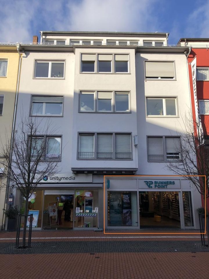 1 A Lage: Helle, großzügige Laden – und Bürofläche  direkt in der Fußgängerzone in Gießen