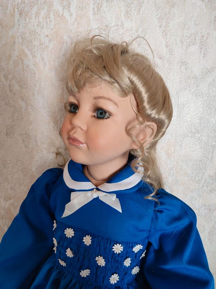 Porzellan Puppe in Peterslahr