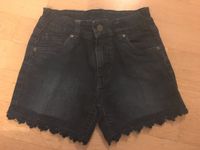 neuwertige Mädchen Shorts Jeansshorts Hotpant von JAKO-O, Gr. 134 Bayern - Markt Schwaben Vorschau