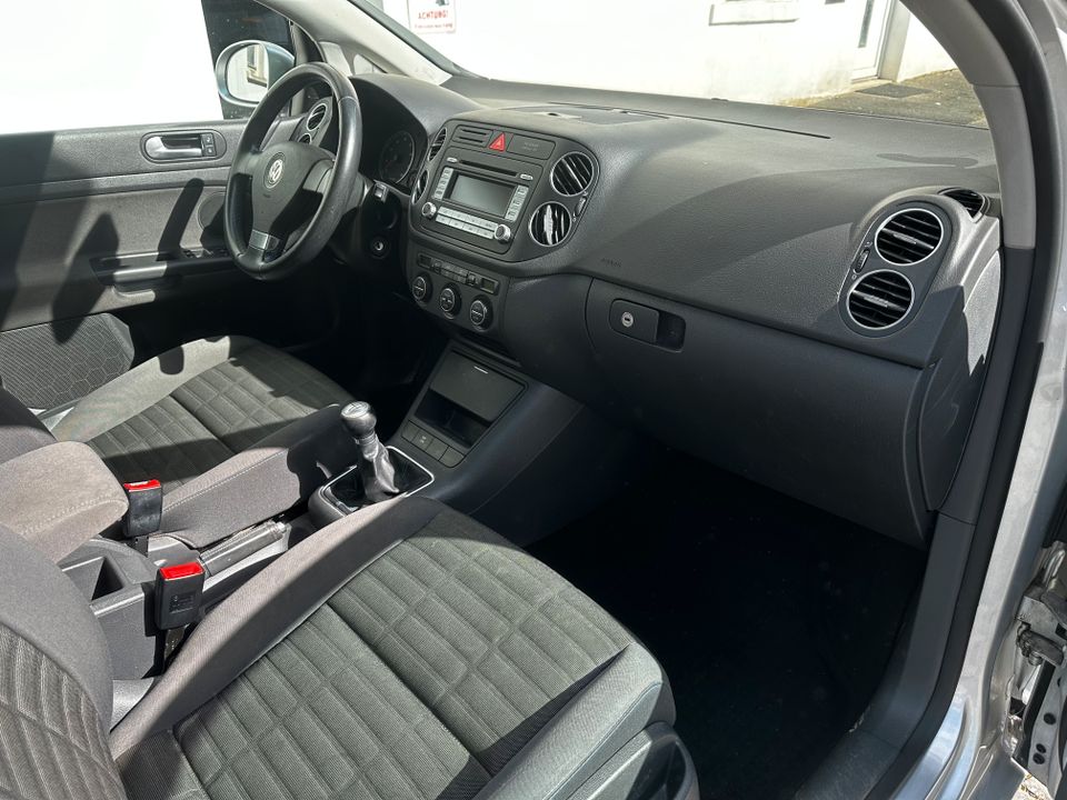 Volkswagen Golf Plus 1.6 TÜV+Bremsen Neu PDC Klimaaut. SH 2.Hand in Herborn