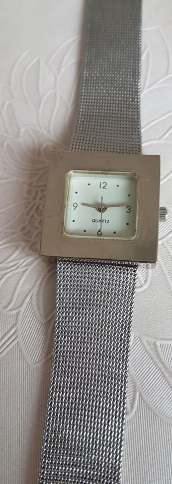 Armbanduhr silber Yves Rocher Quartz Uhr in Detmold