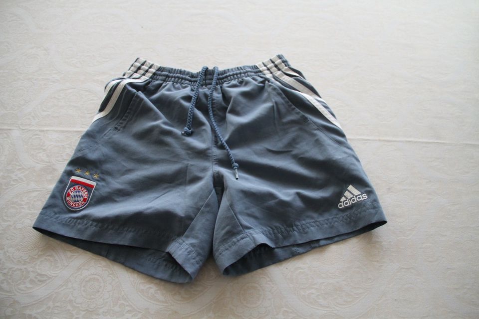 Bayern München Hose Adidas Größe 128 in Cloppenburg