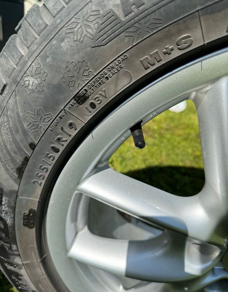 Original Porsche Cayenne Felgen mit reifen 250/50R19.  19zoll in Uhldingen-Mühlhofen