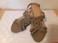 Beige Sandalen mit kleinen Absatz Gr.39 Thüringen - Saalfeld (Saale) Vorschau