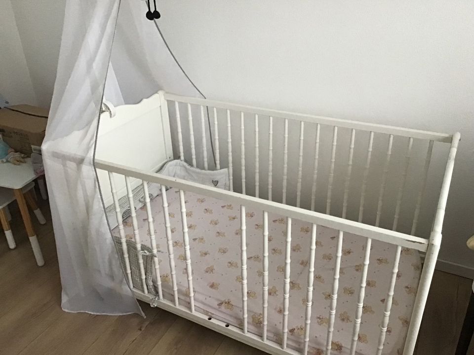 Babybett / Kinderbett 70x140cm inkl. Matratze und Himmel in Großaitingen