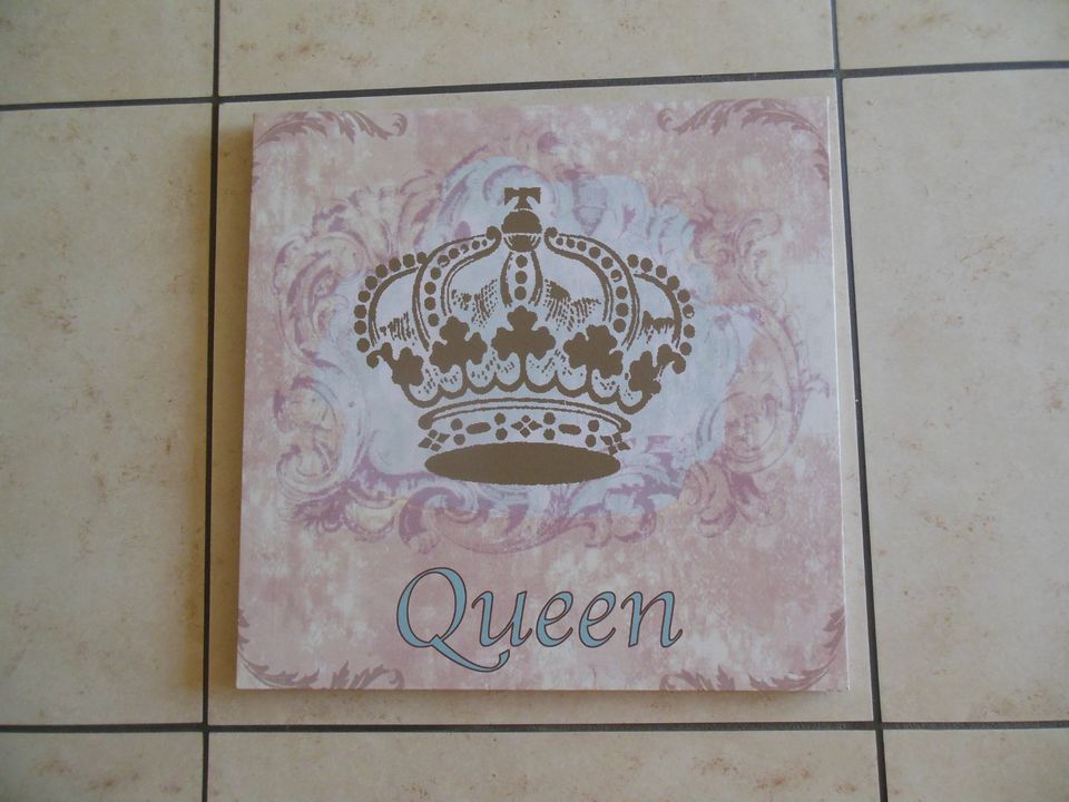 Bild mit Queen-Aufschrift mit Krone auf Leinwand siehe Abbildung in Neuberg