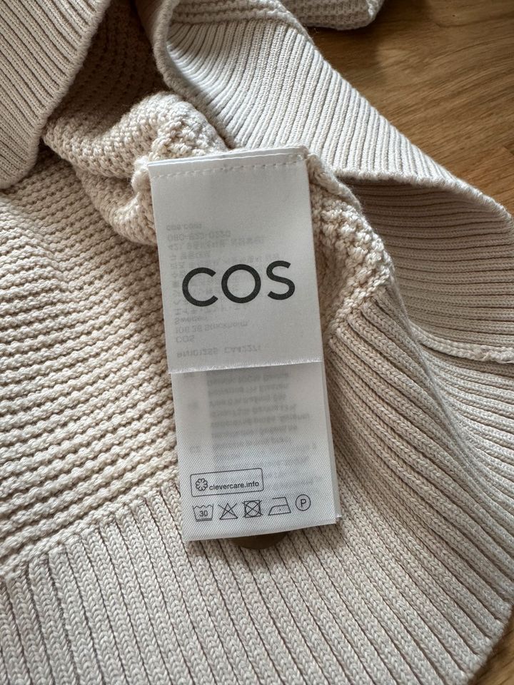 COS Strick Pullover mit Tasche und Knöpfen, beige, neu in Köln