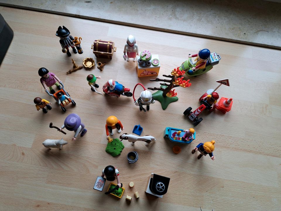 11 versch. Playmobil Sets/ Playmobil Figuren mit Zubehör in Fürth