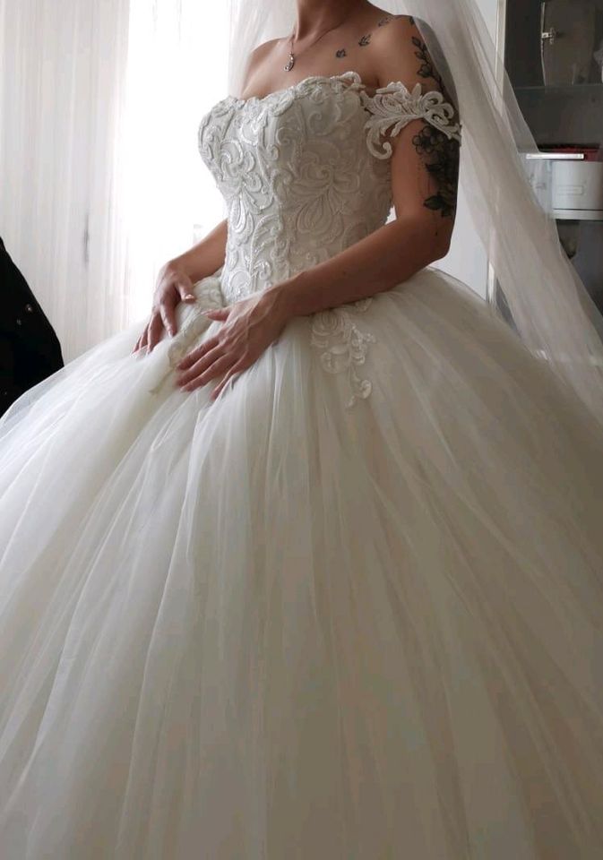 Hochzeitskleid, Brautkleid, Prinzessinnenkleid mit Reifrock, Tüll in Berlin