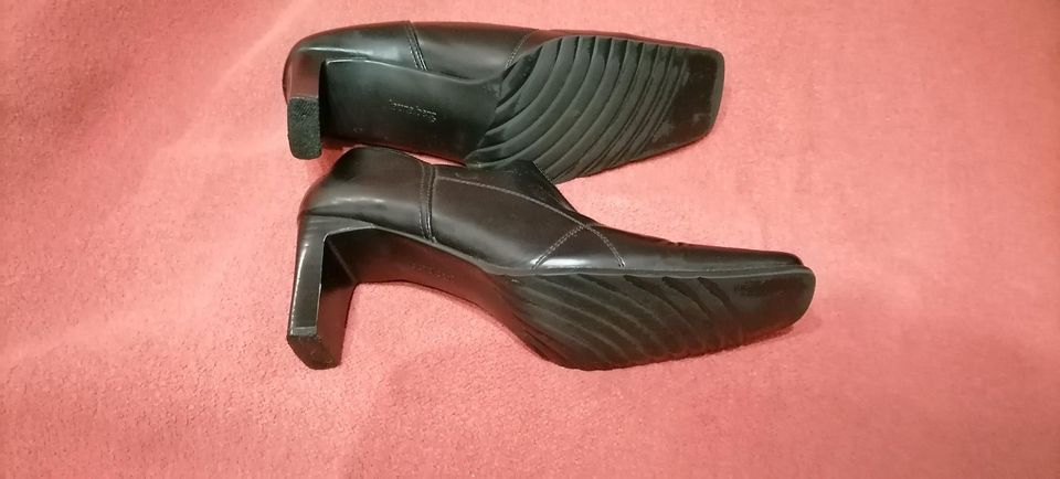 Damen-Schuhe Laura Berg Gr.39 schwarz matt inkl Versand in Mülheim (Ruhr)