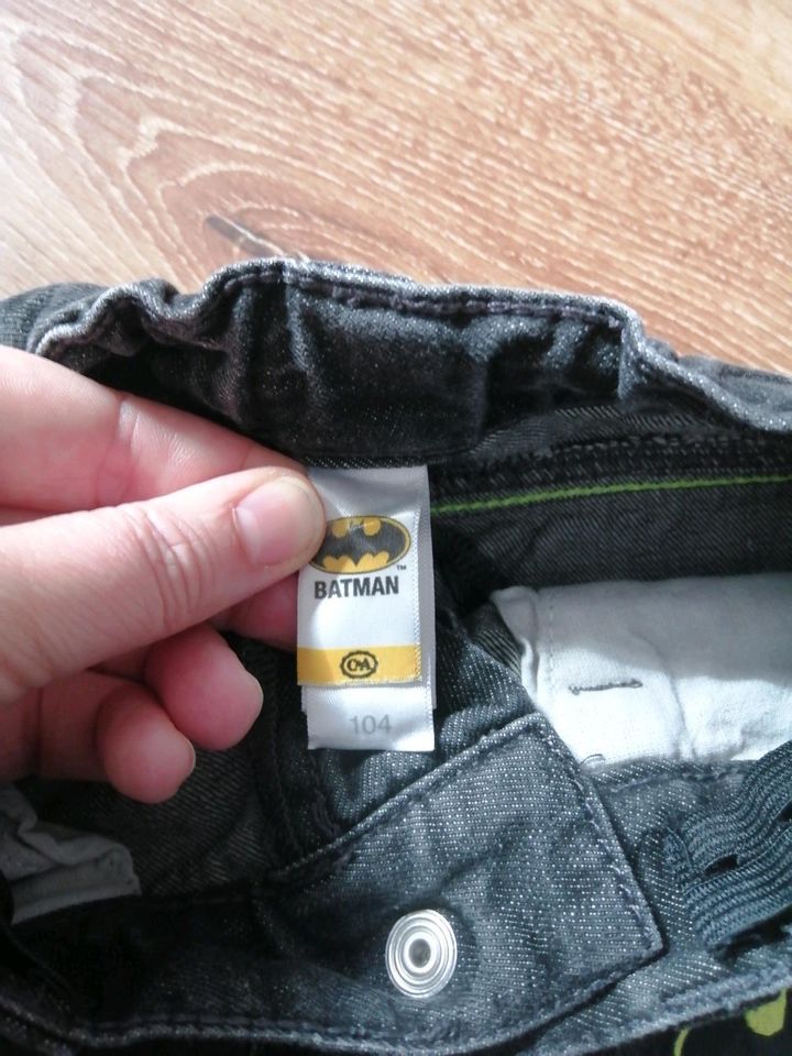 Schwarze Jeans Batman 104 C&A in Eitelborn