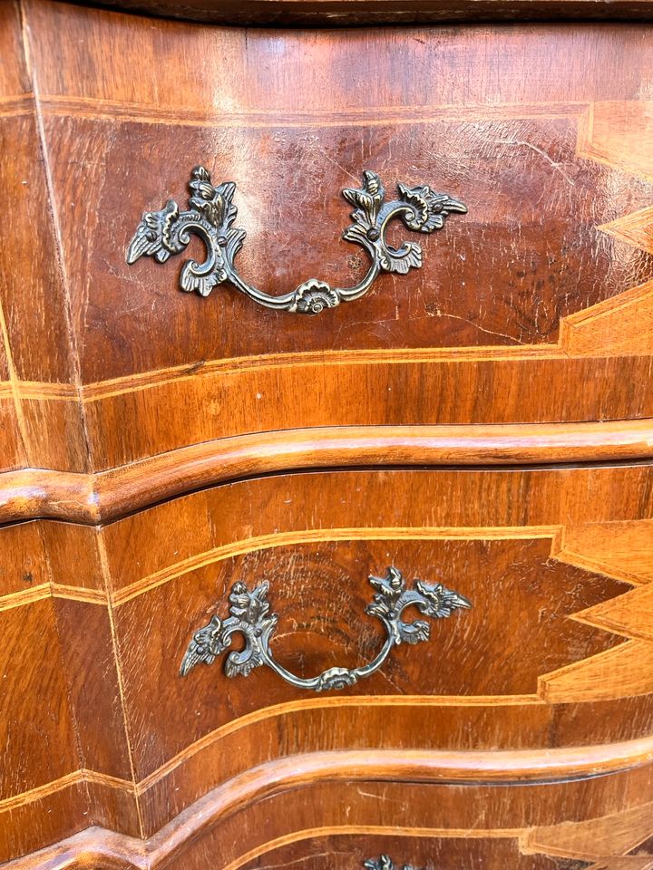 Wunderschöne Antike Echtholz Kommode mit drei Schubladen in Markt Indersdorf