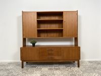 WMK Stilvolles und sehr gut erhaltenes skandinavisches Highboard aus vollem Holz im Teak # Schrank Bücherschrank Bücherregal Wohnzimmerschrank Sideboard Danish Design Mid-Century Vintage Teakholz Friedrichshain-Kreuzberg - Friedrichshain Vorschau