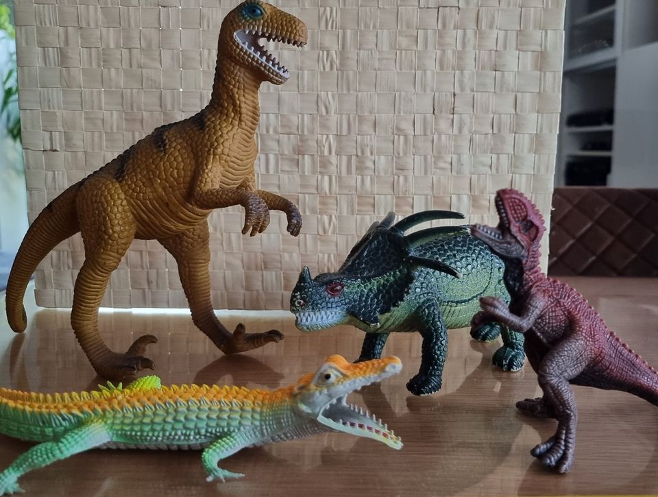Dinosaurier aus Gummi, 4 Stück in Chemnitz