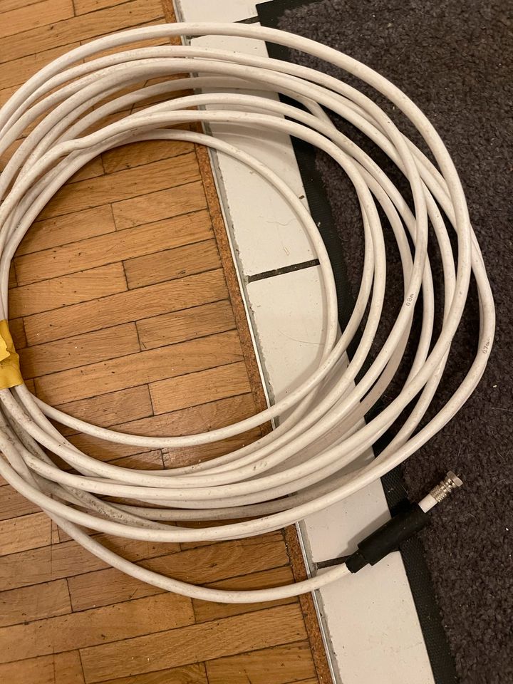 Fernseher Kabel uber 7 Meter  und Internet in München