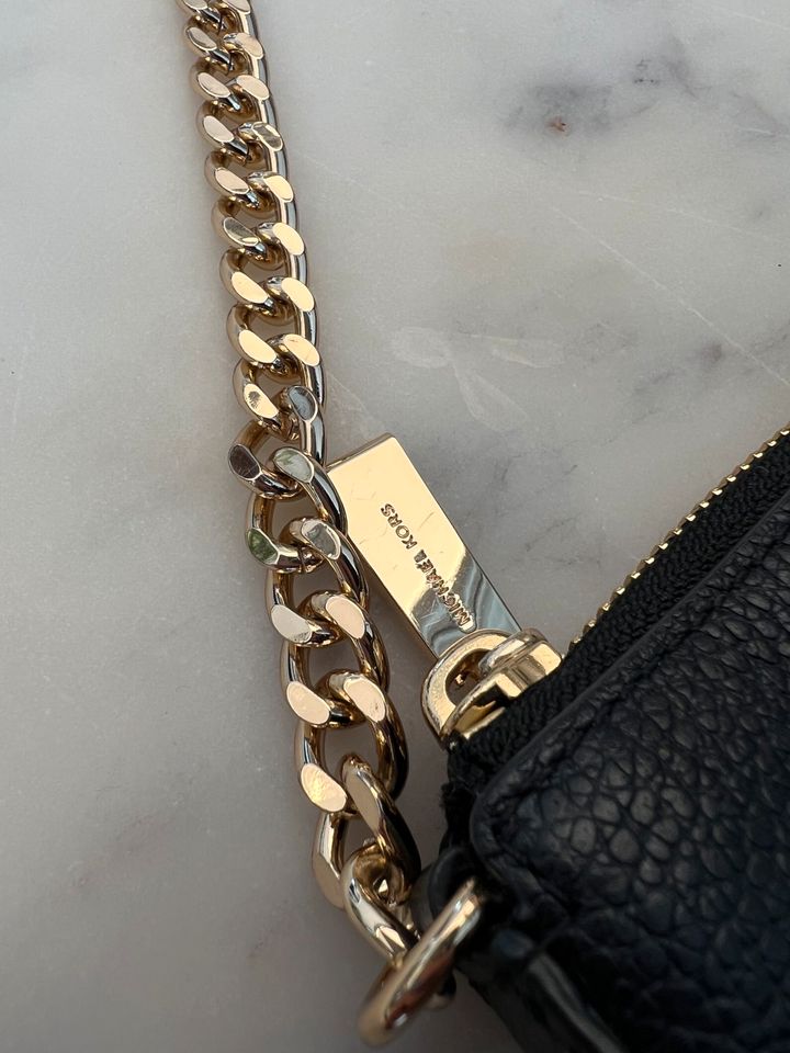 Michael Kors Tasche Pochette schwarz gold Leder in Köln