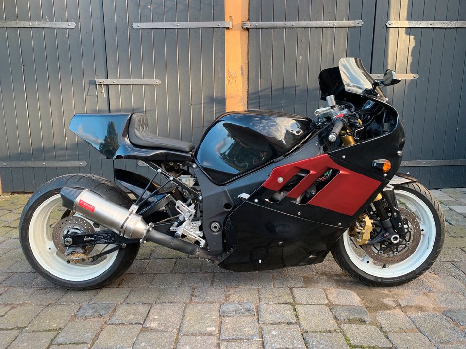 Suzuki Gsxr 750 k1 Umbau Streetfighter in Wiehe