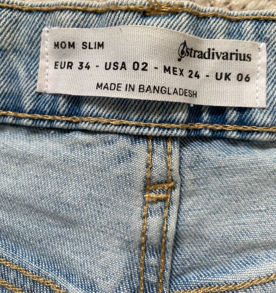 Kurze Jeanshose von Stradivarius Größe 34 in Haimhausen