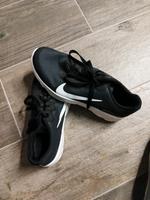 Nike Turnschuhe Größe 39 Bayern - Wassertrüdingen Vorschau