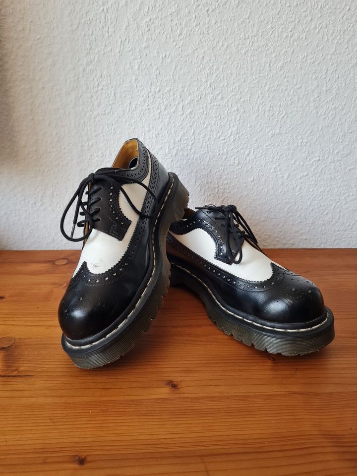 Dr. Martens 3989 Bex Smooth Leather Brogue Shoes, Budapester in Aachen