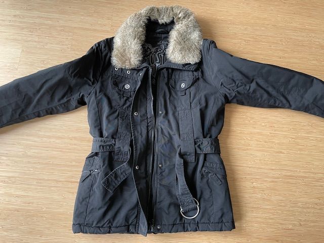 Damen Winterjacke von s.Oliver Größe 36 in schwarz in Rösrath