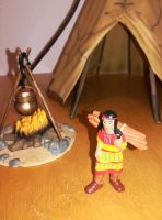 Schleich Bullyland Indianer mit Feuerholz Hessen - Friedberg (Hessen) Vorschau