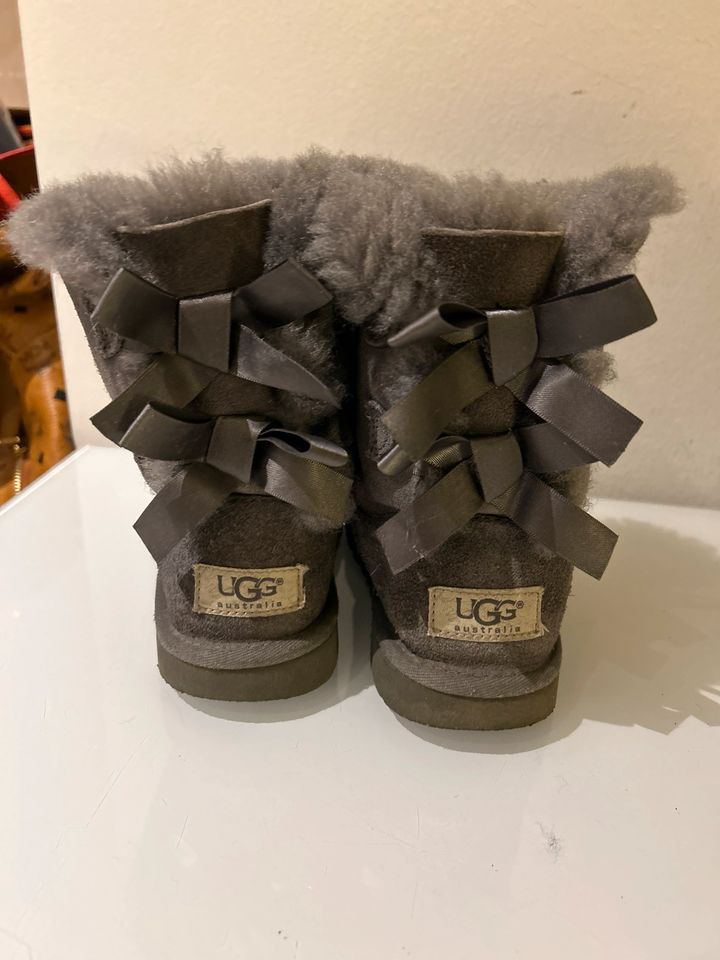 UGG Boots Gr.30 Winterstiefel Schneeschuhe in Gevelsberg