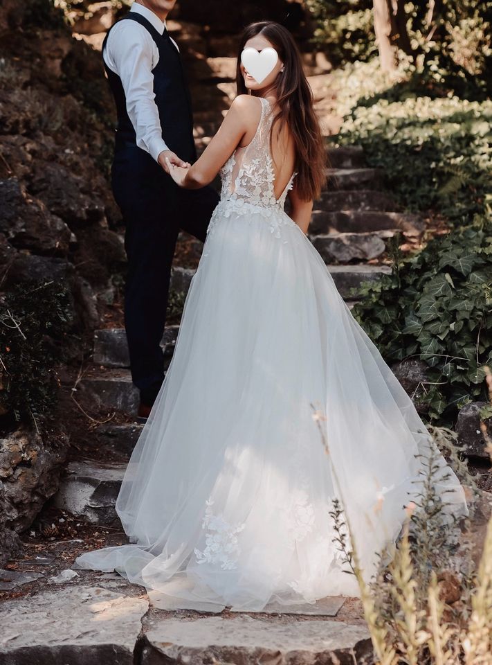 Brautkleid/Hochzeitskleid mit Spitze und 3D Blüten, Ivory in Nürnberg (Mittelfr)