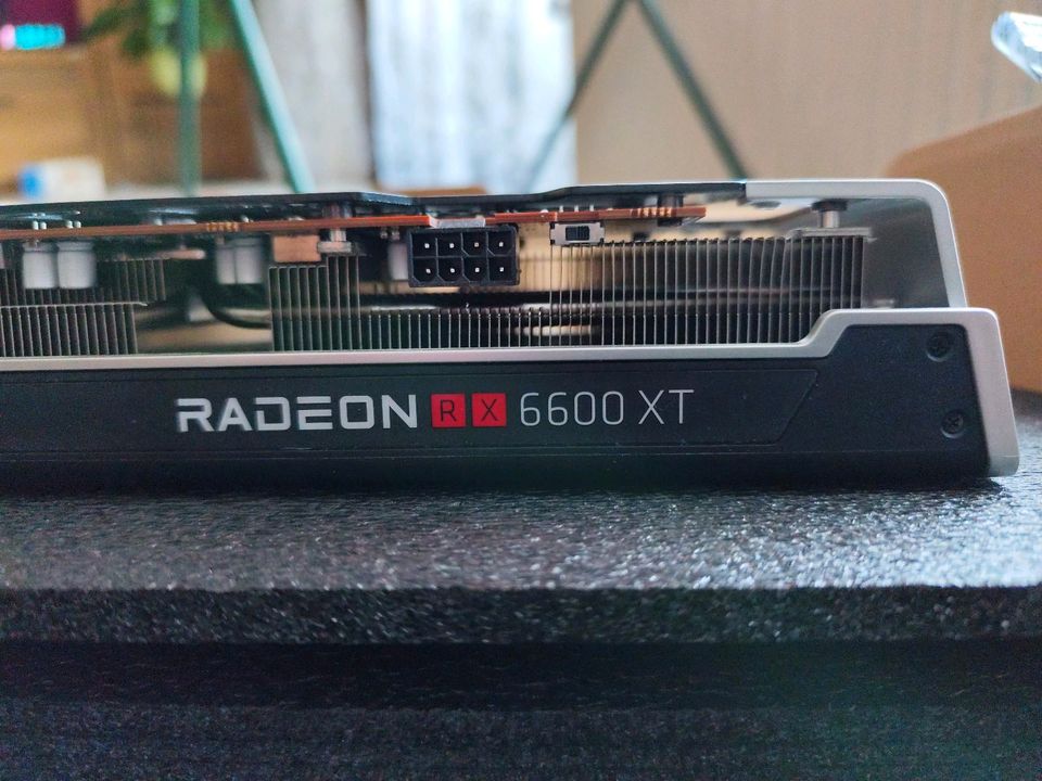 XFX Speedster MERC 308 AMD Radeon™ RX 6600 XT Schwarz in Insingen