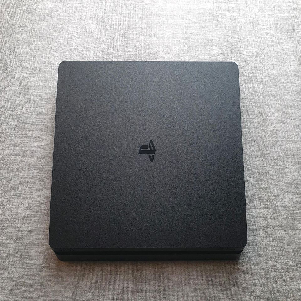 Playstation 4 Slim 500gb Fifa 19 Bundle in Neumünster