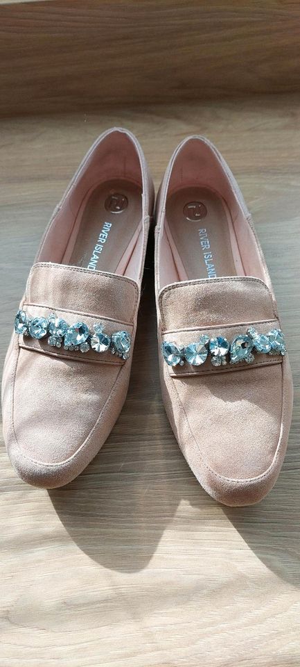 Ballerinas RiverIsland, Wildleder, puderrosa mit Steinen in Gladbeck